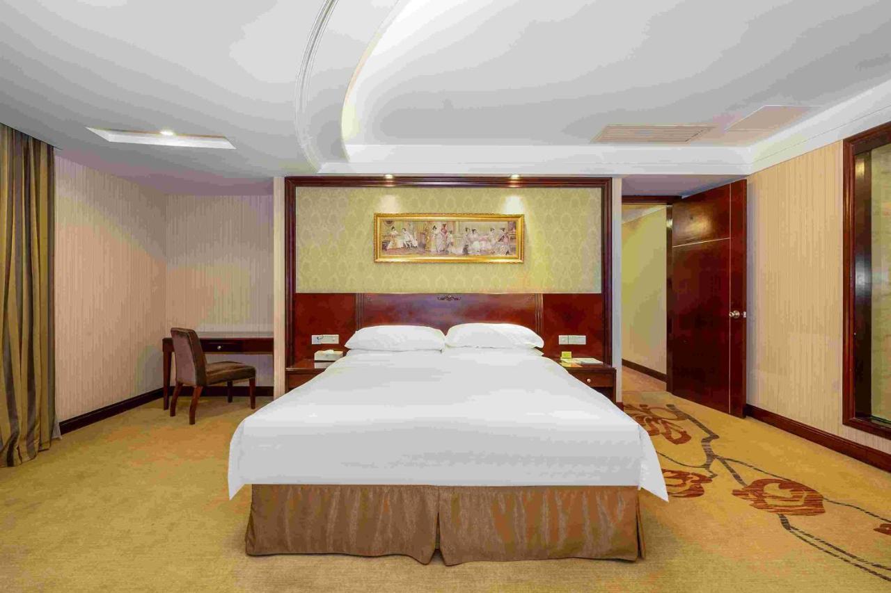 Vienna Hotel Dongguan Houjie Exhibition Center Exterior photo