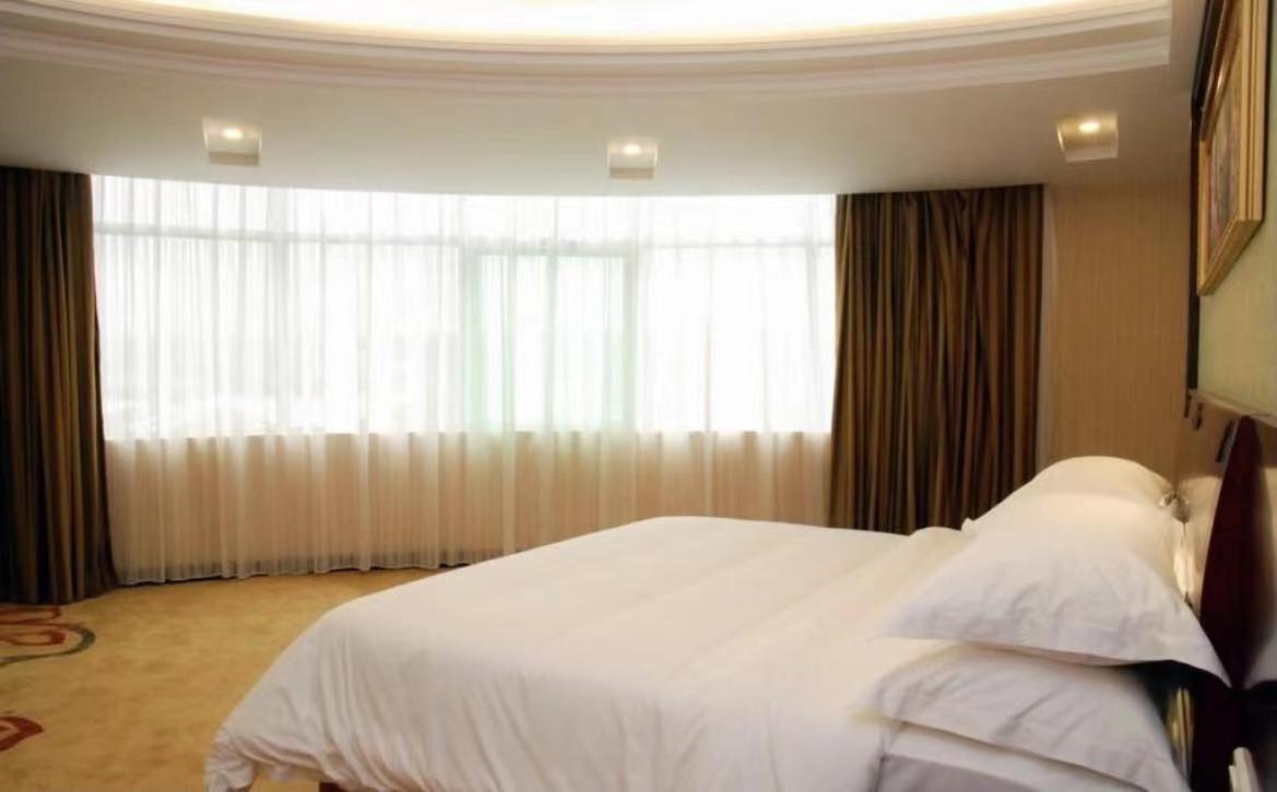 Vienna Hotel Dongguan Houjie Exhibition Center Exterior photo